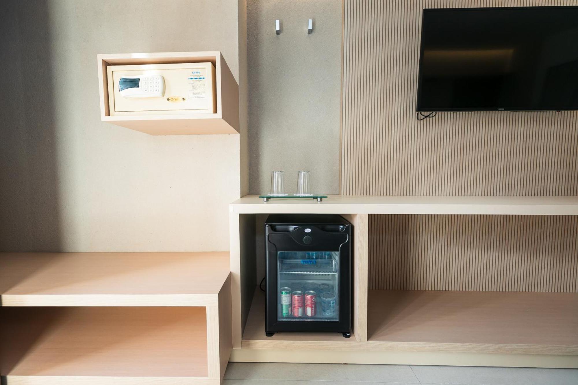 Ocean Palace All Inclusive Premium Νατάλ Εξωτερικό φωτογραφία A mini-refrigerator in a hotel room